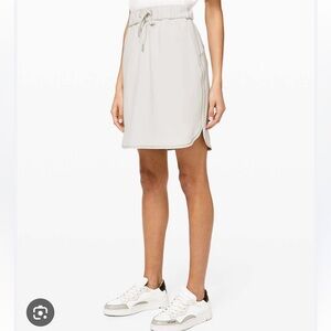 Lululemon On The Fly Skirt in Silverstone Size 6